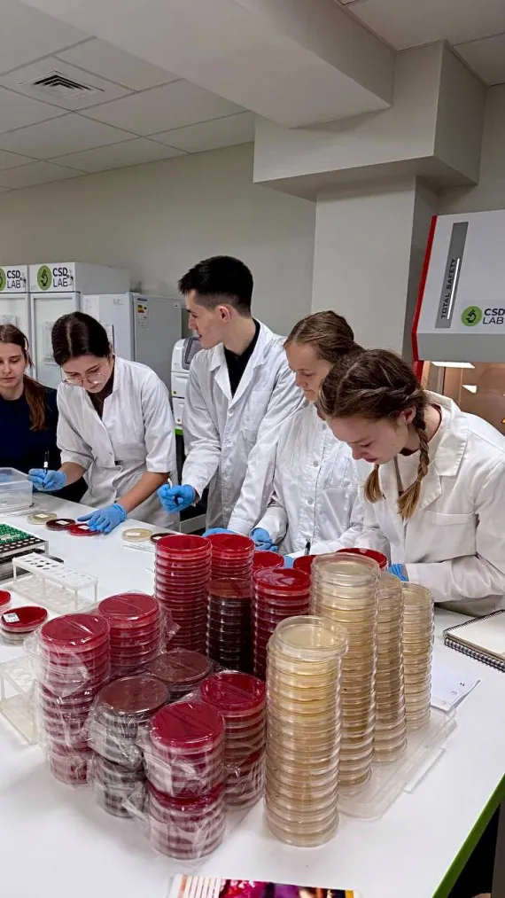 CSD LAB допомогла підготувати українську команду школярів до Biology International Olympiad
