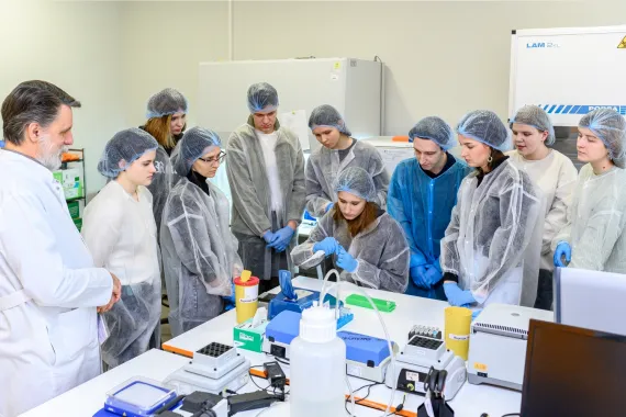 Навчаючи майбутніх лікарів, CSD LAB інвестує в майбутнє медицини