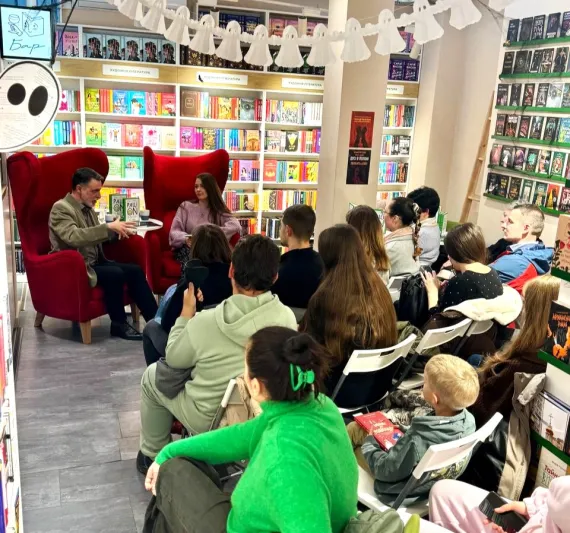 У Києві, Львові та Івано-Франківську презентували книгу Віктора Досенка про свідоме харчування без фанатизму