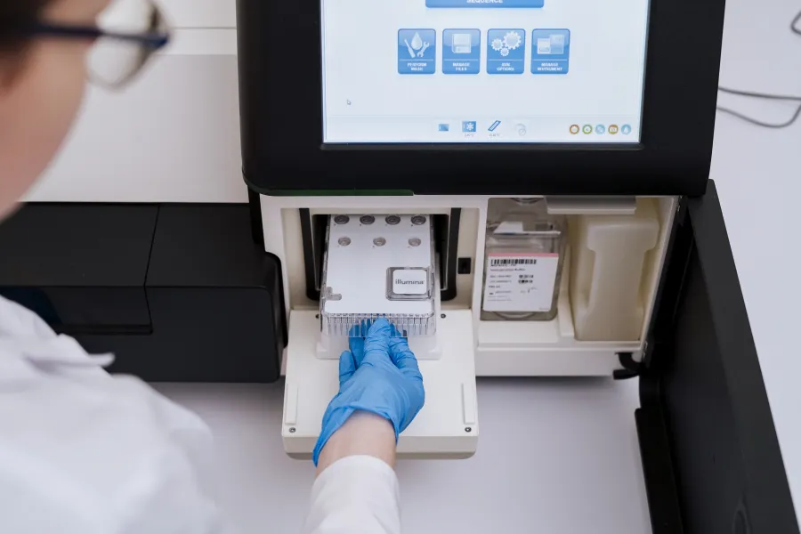 Рак грудної залози: чому важливо враховувати спадковість і коли варто пройти генетичне тестування